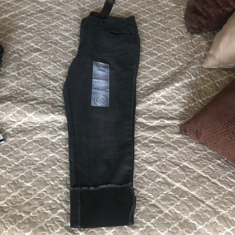 Gray denim capris NWT